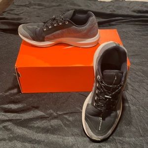 Nike Women's Winflo 5 Shield Grey/Black/White Sz 8 AO1573-001 Running Shoe